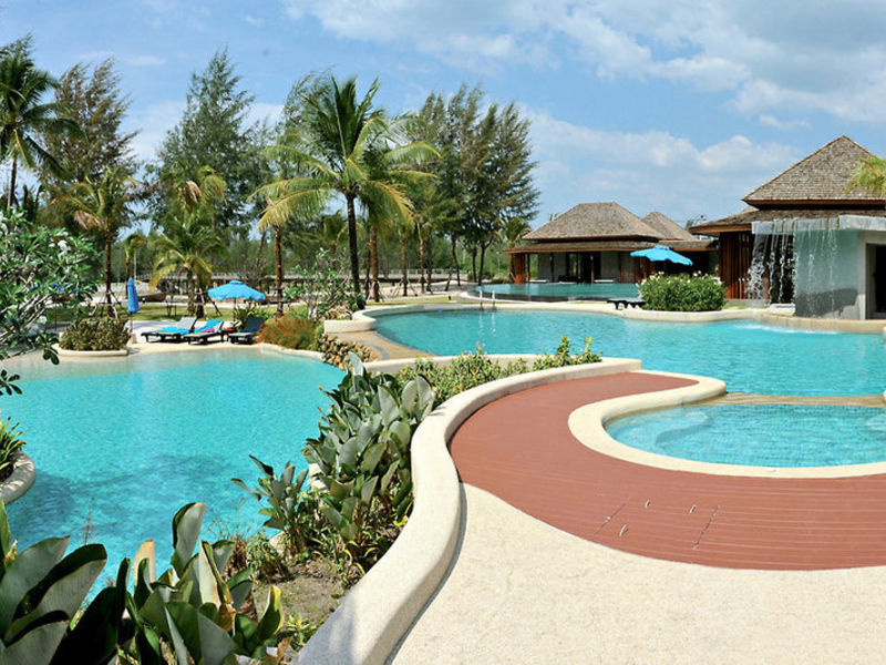 Apsara Beachfront Resort