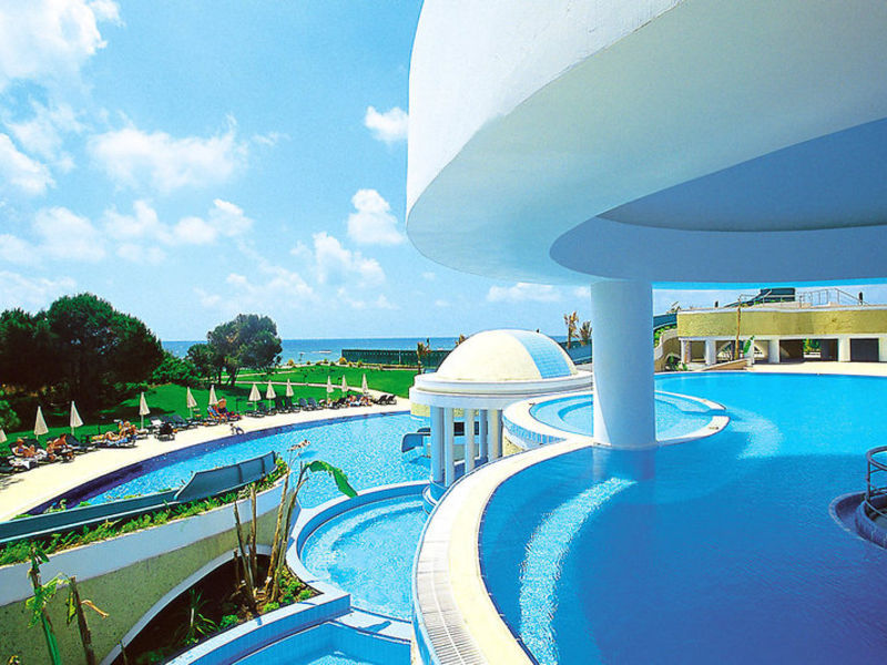 Atlantis Deluxe Hotel & Resort