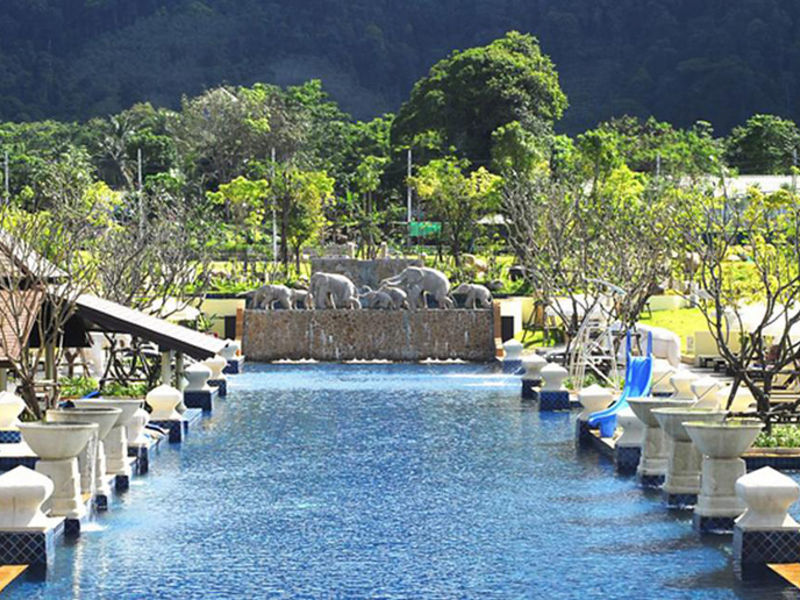 Centara Seaview Resort K Lak