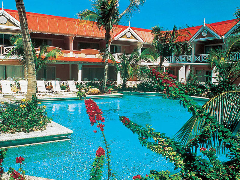 Coco Reef Resort & Spa