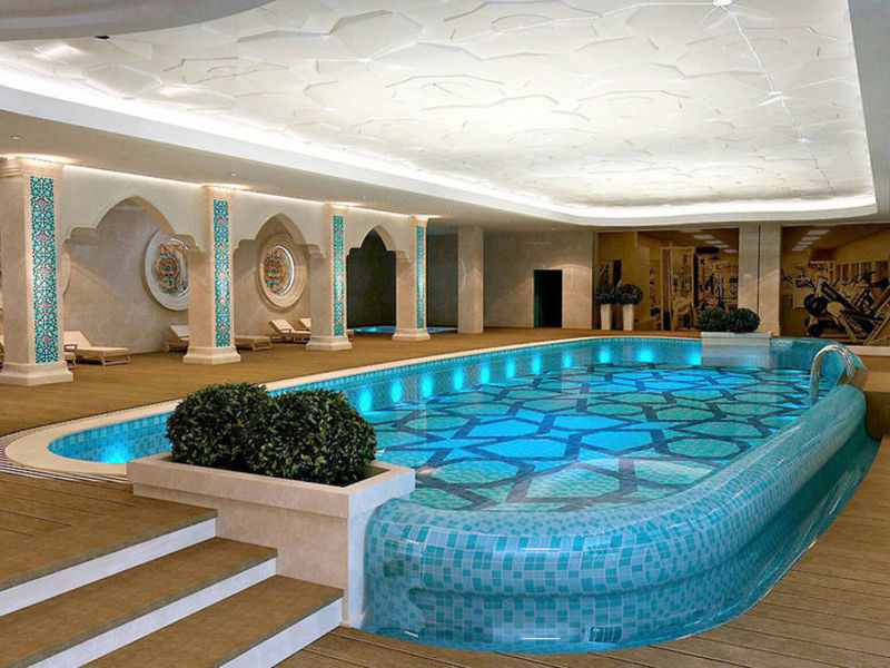 Deluxe Pool Suites
