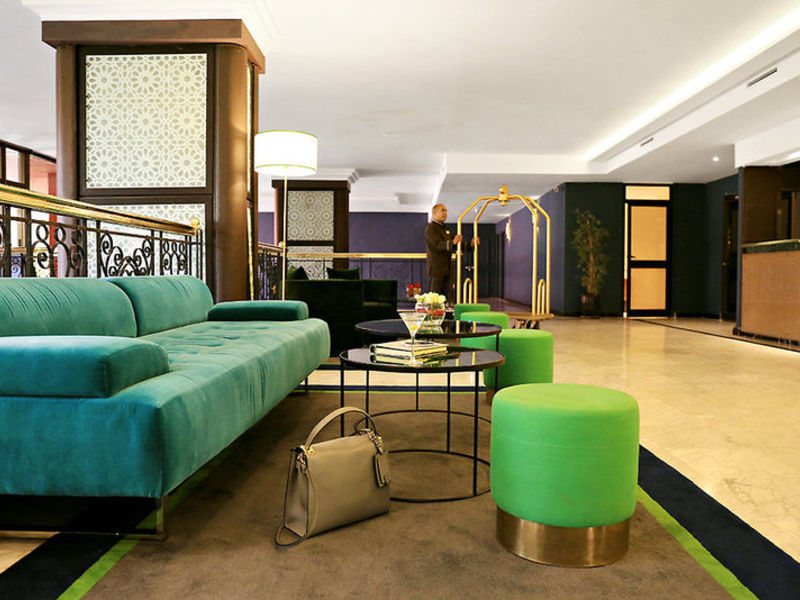 Farah Kenzi, Hotel