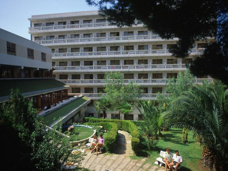 HM Tropical Hotel