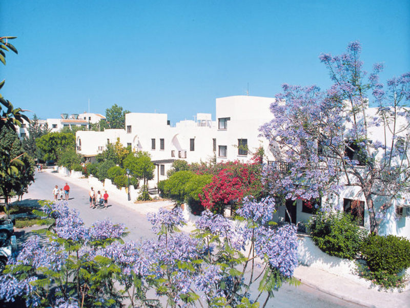 Paphos Gardens, Hotel