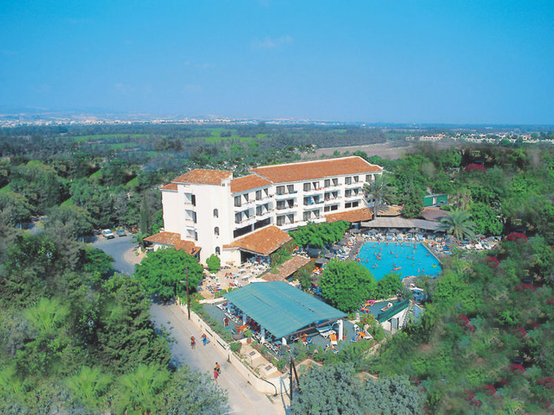 Paphos Gardens, Hotel