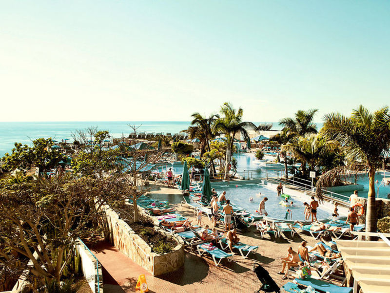 Puerto Azul, FamZi