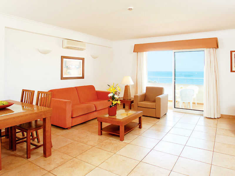 Clube Porto Mos Studios