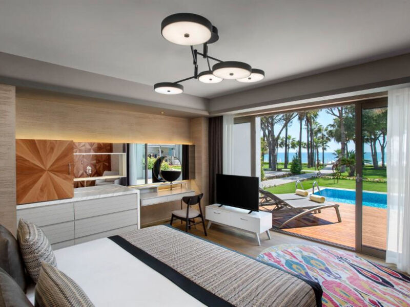 Acanthus Cennet Barut Collection