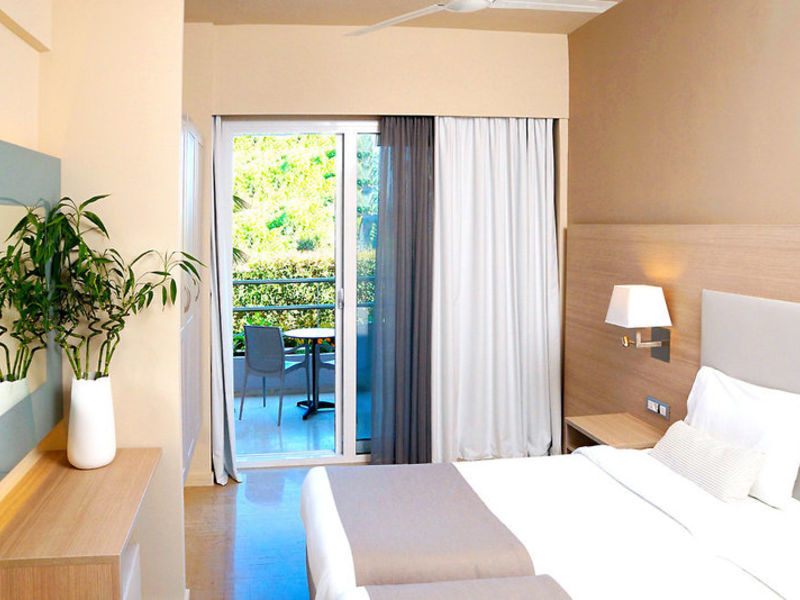 Acharavi Beach Hotel