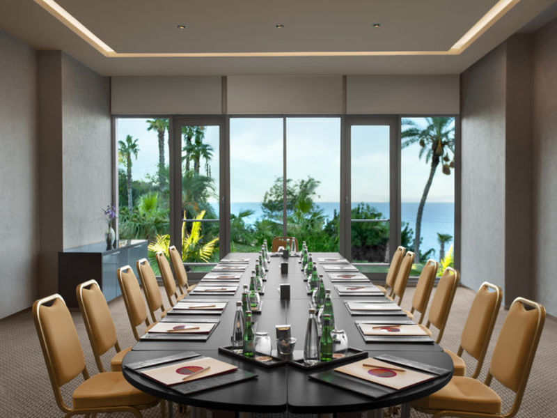 Akra Barut