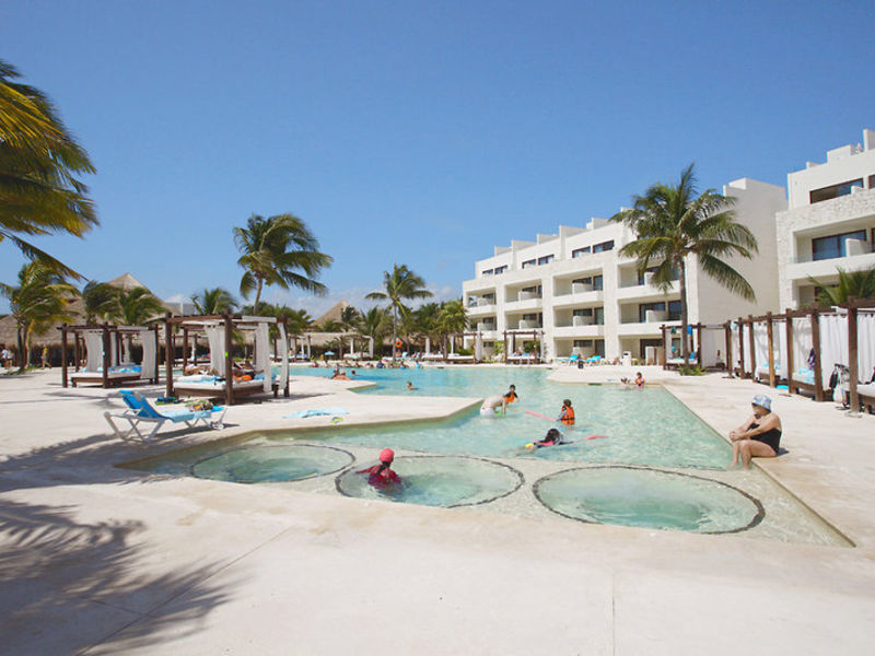 AkumalBay Beach & WellnessResort