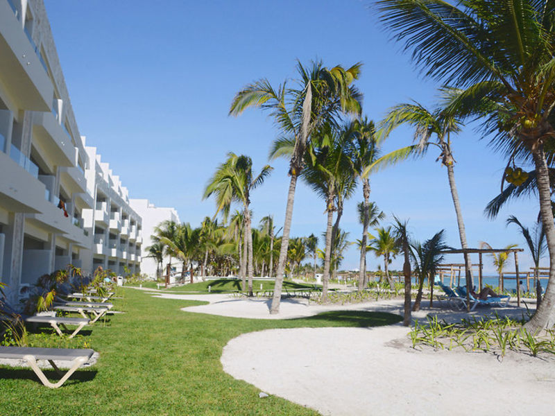 AkumalBay Beach & WellnessResort