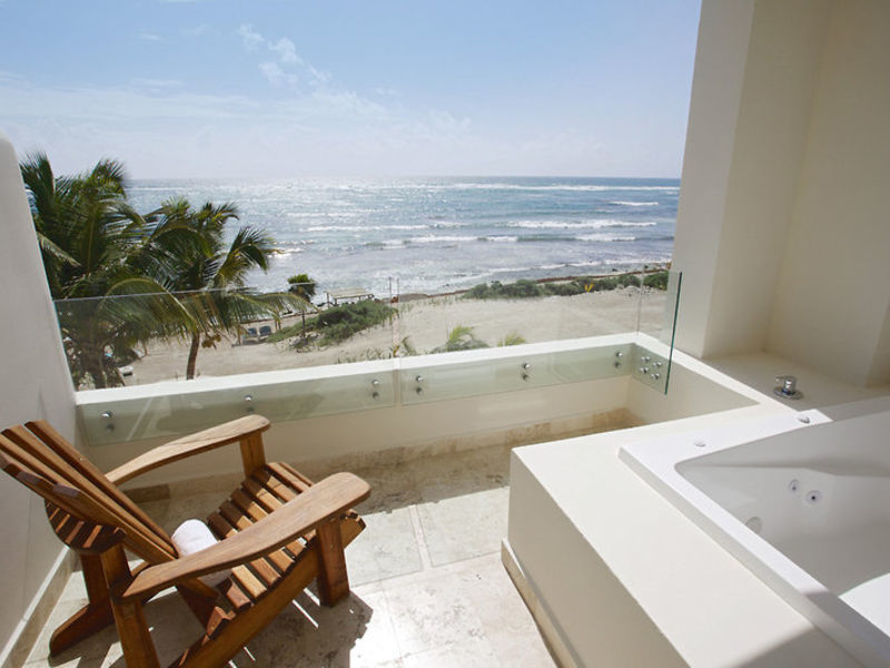 AkumalBay Beach & WellnessResort