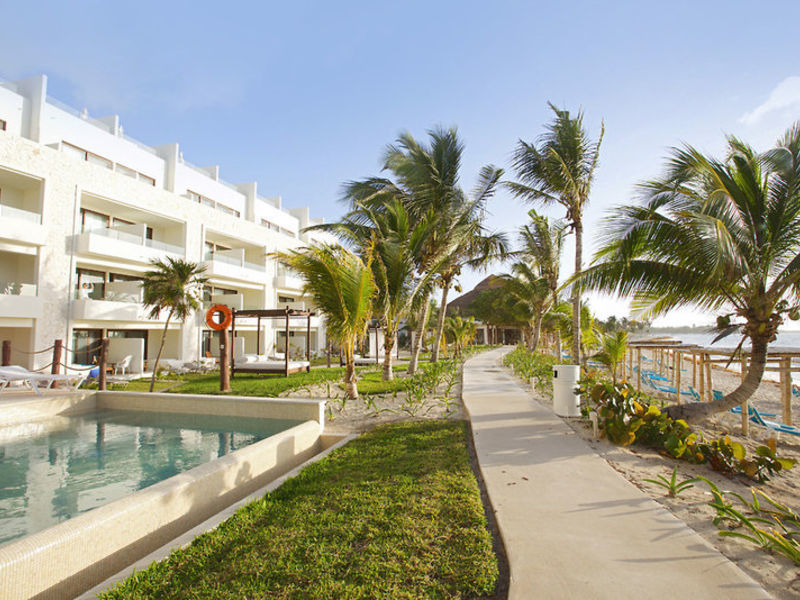 AkumalBay Beach & WellnessResort