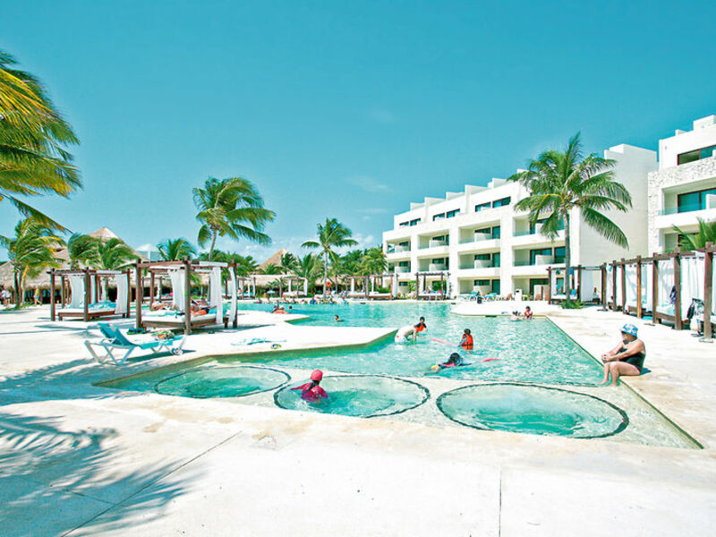 AkumalBay Beach & WellnessResort