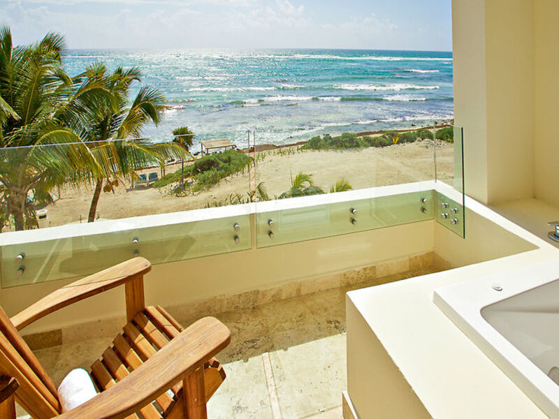 AkumalBay Beach & WellnessResort