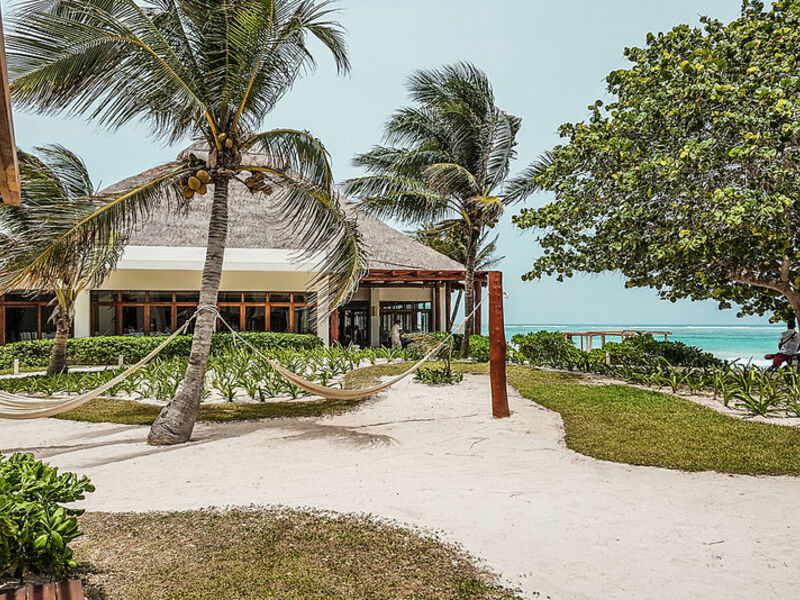 AkumalBay Beach & WellnessResort