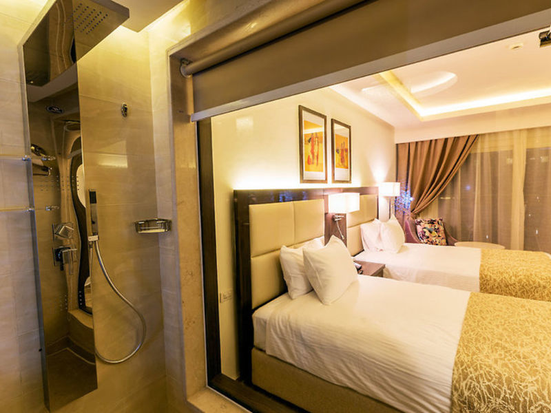 Albatros White Beach