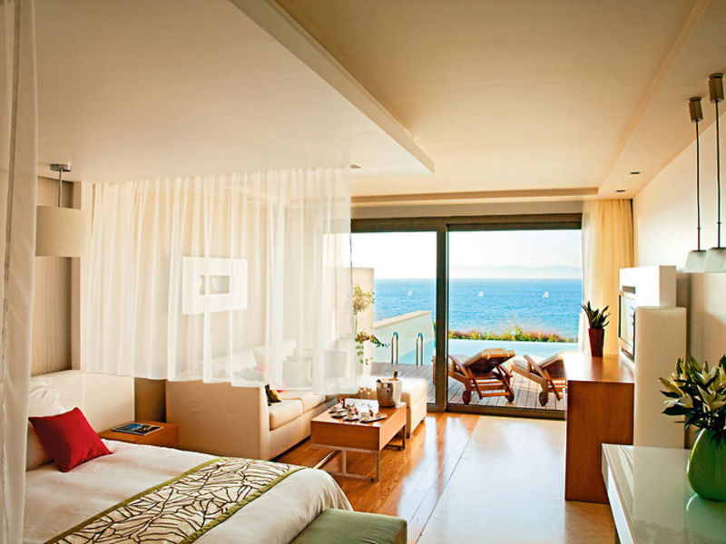 Amathus Elite Suites & Spa