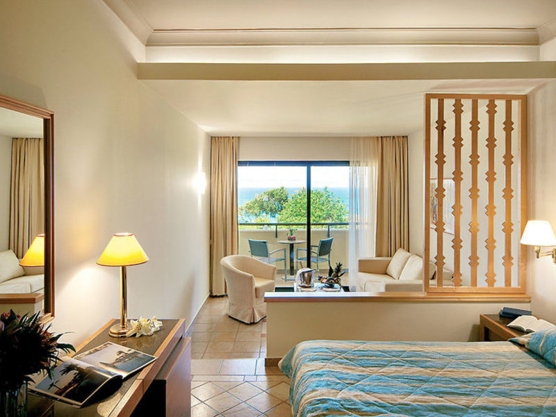 Amathus Elite Suites & Spa