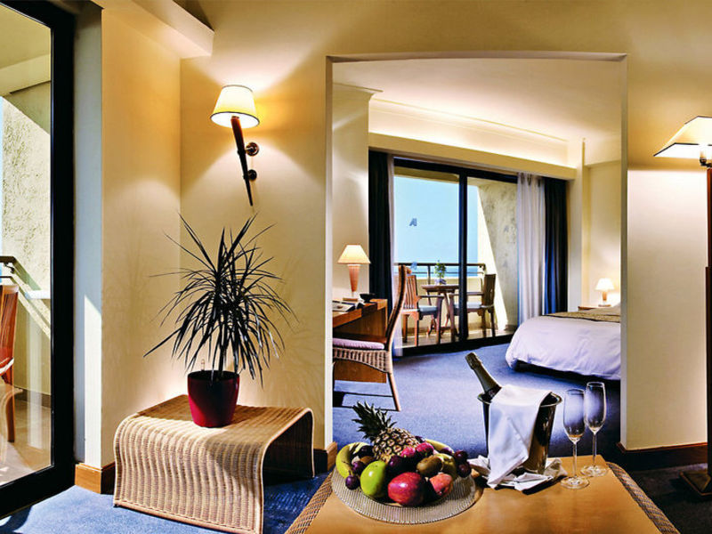 Amathus Elite Suites & Spa