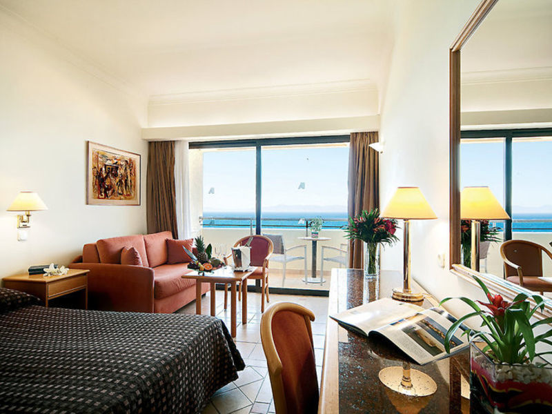 Amathus Elite Suites & Spa