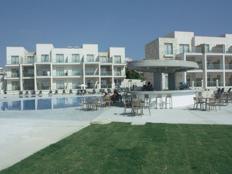 Amphora Hotel & Suites