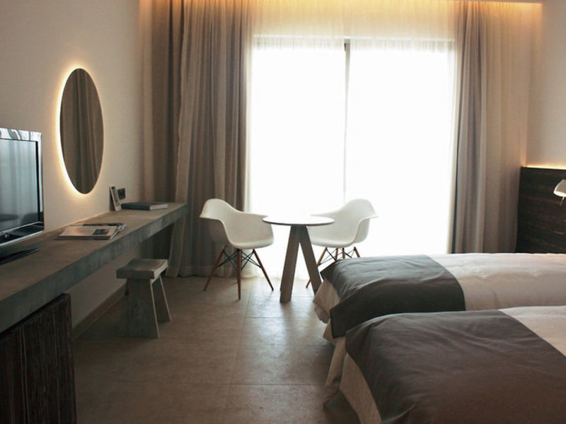 Amphora Hotel & Suites