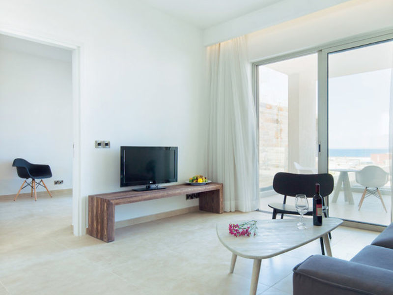 Amphora Hotel & Suites