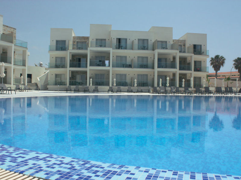 Amphora Hotel & Suites