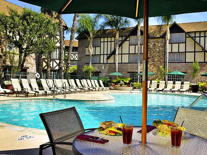 Anaheim Majestic Garden Hotel