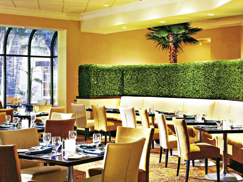 Anaheim Majestic Garden Hotel
