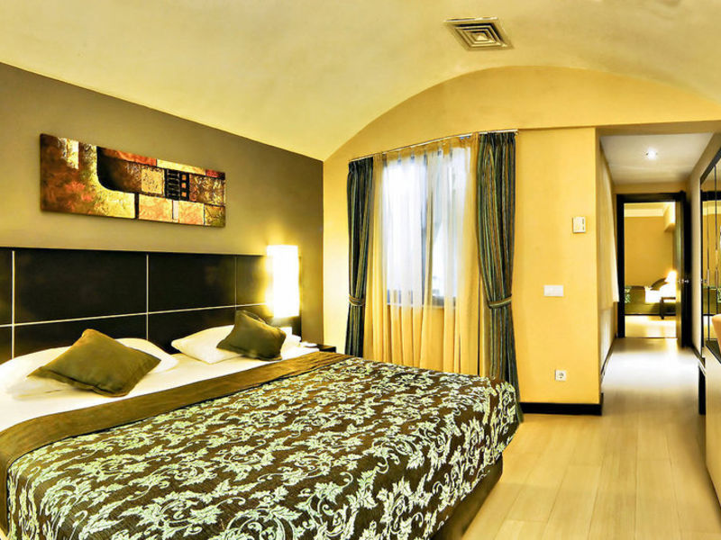 Atlantis Hotel & Resort