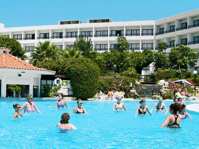 Avanti, Hotel
