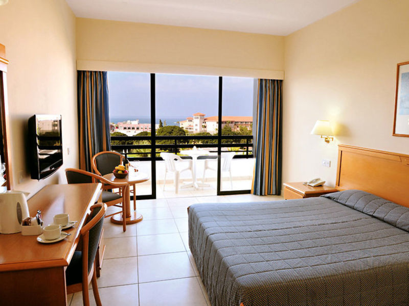 Avanti, Hotel