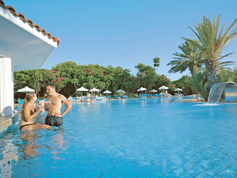 Avanti, Hotel