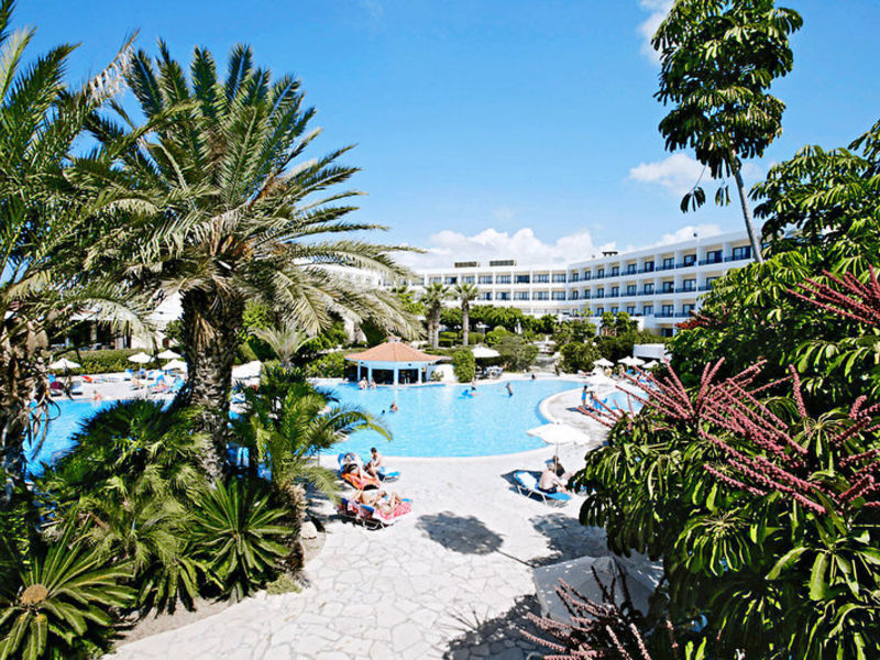 Avanti, Hotel