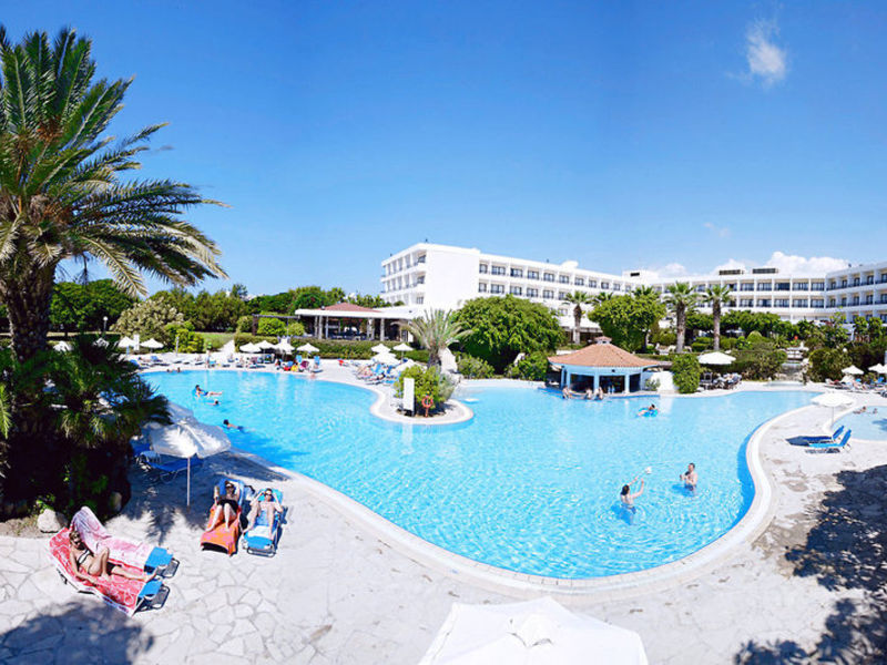 Avanti, Hotel