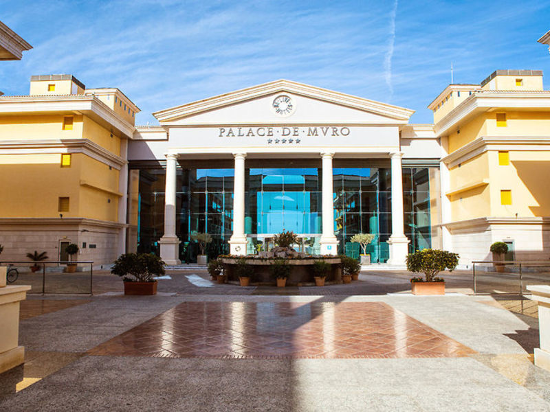 B. L. G. Palace De Muro - HP Prem