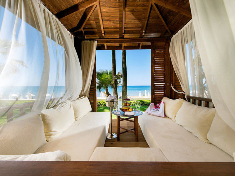 Barut Acanthus & Cennet