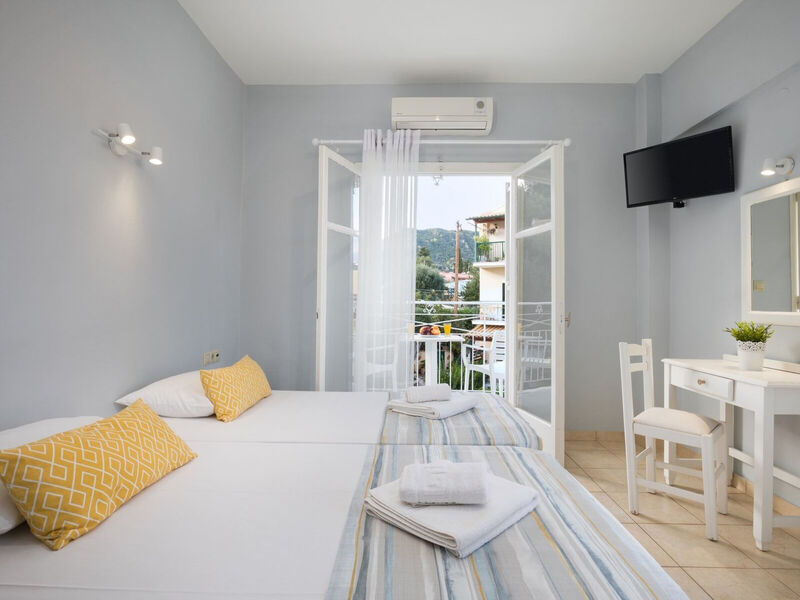 Bella Vista Beach Hotel &Amp; Studios