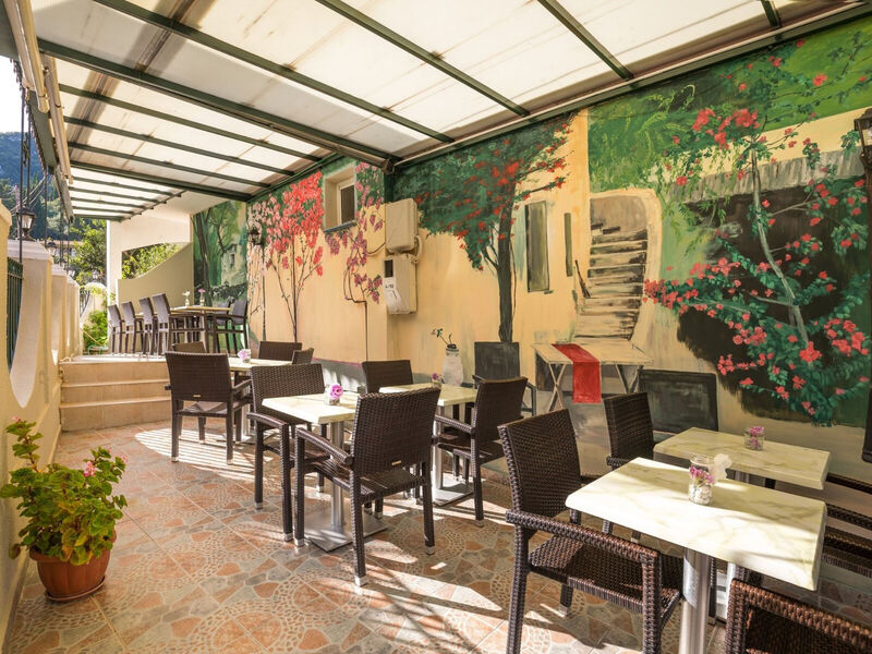 Bella Vista Beach Hotel &Amp; Studios