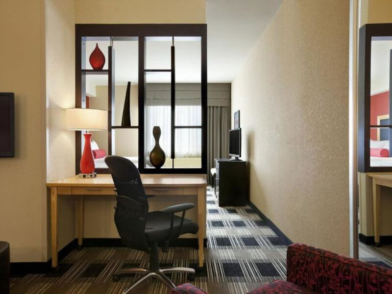 Cambria Hotel Miami Airport - Blue Lagoon