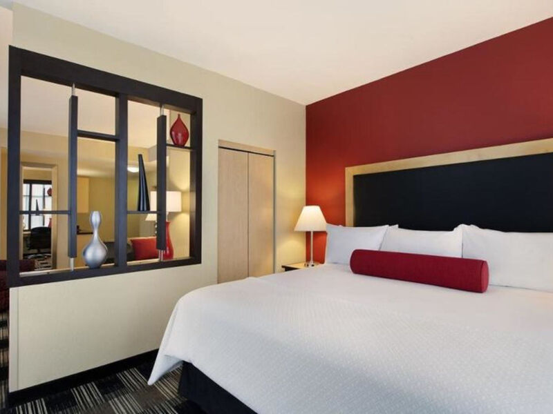 Cambria Hotel Miami Airport - Blue Lagoon
