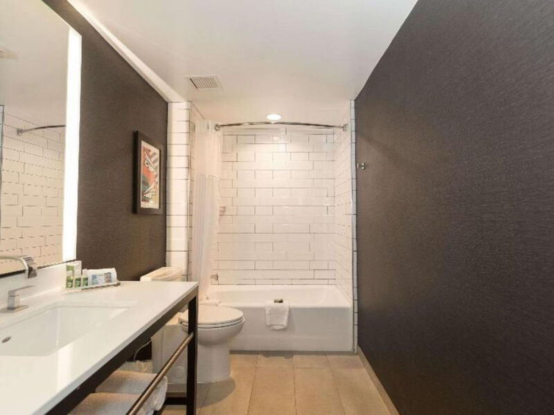 Cambria Suites Lax