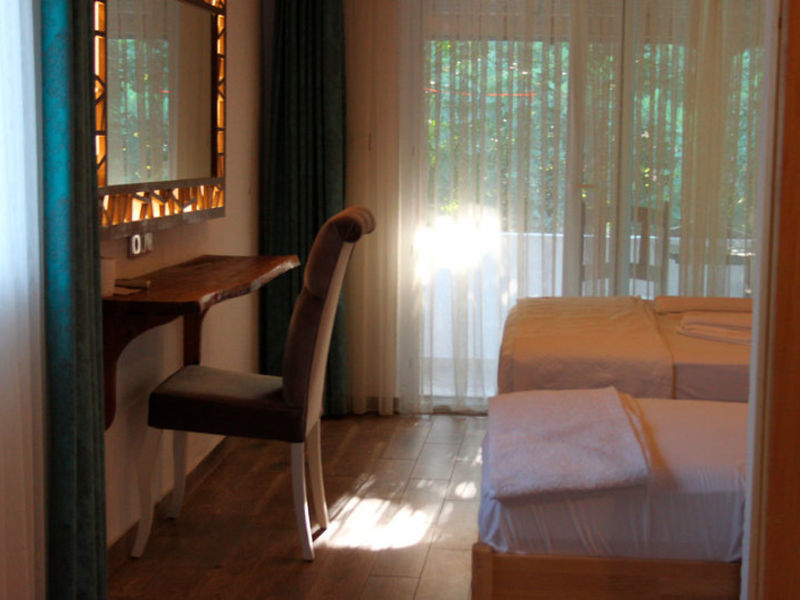 Ceneviz Hotel