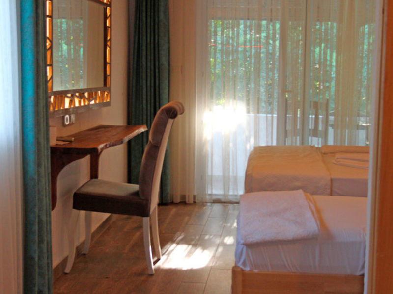 Ceneviz Hotel