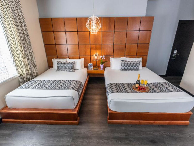Chesterfield Hotel &Amp; Suites