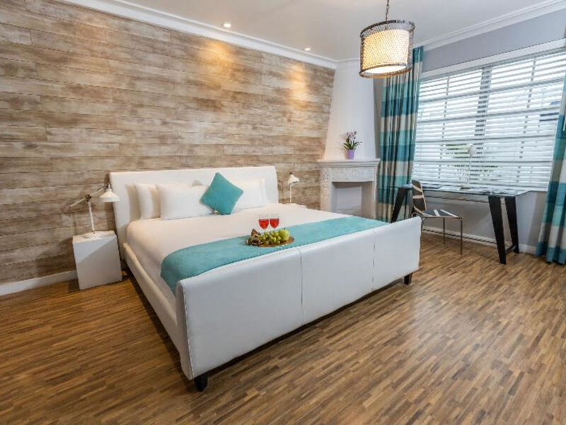 Chesterfield Hotel &Amp; Suites