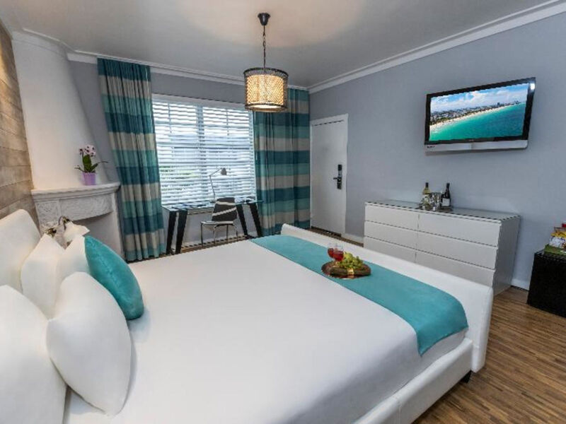 Chesterfield Hotel &Amp; Suites